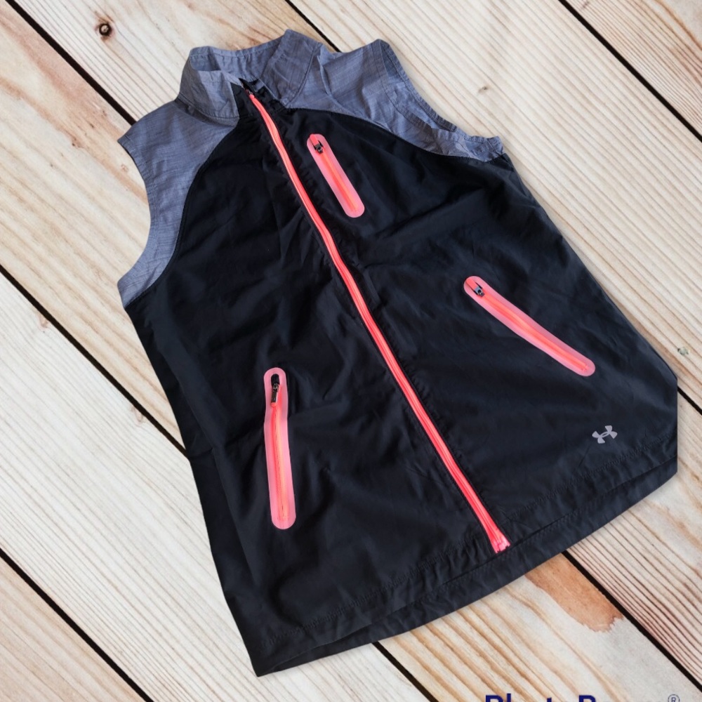 2/$20 Under Armour M light weight vest